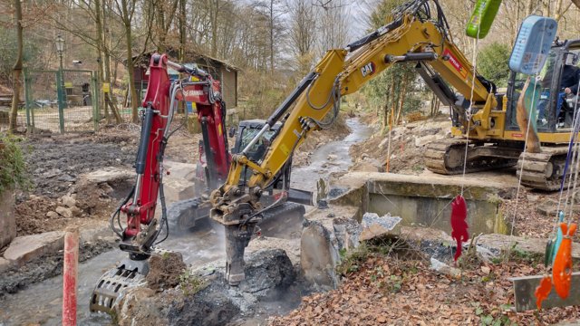Betonabbruch am unteren Wehr Betonabbruch am unteren Wehr